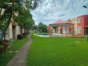 Casa con alberca en Zona Diamante