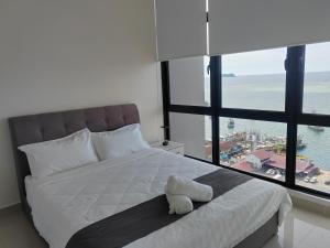 Sunset Seaview 1BR with Balcony at The Shore Kota Kinabalu