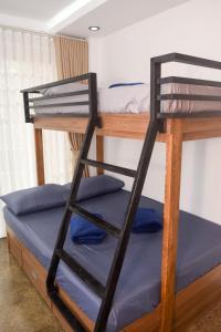 New!! Ciudad Grande Lofts with Free Wifi Hot Water Parking 2 Bedroom Mountain View