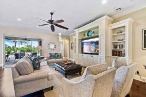 Classic 6 Bdrm Retreat with Private Pool at Reunion