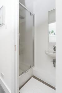 Large Penthouse 3 Bathrooms next to White chapel