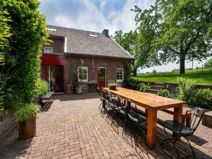 Voeren Mansion with Garden