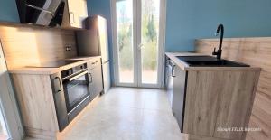 3 logements jusquà 11 personnes LE BARCARES plage et village de noel à pied