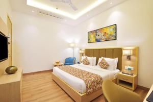 hotel Linda Grand Near Delhi Airport, A Block road no 6 street No 12 Mahipalpur New Delhi