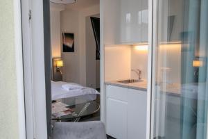 Cube Apartments by Wiener Stadthalle & U3 Metro