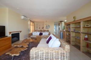 3 Bedroom Villa with Ocean and Mountain Views