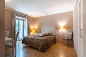 Hotel De Rosewood Inn -Near Delhi Airport-Free Airport Drop