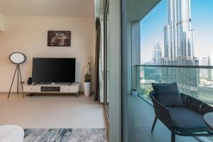 Stunning Full Burj Khalifa and Fountain View Apartment