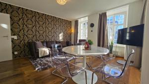 The Guild l Central l Castle Thun l Old Town l Netflix