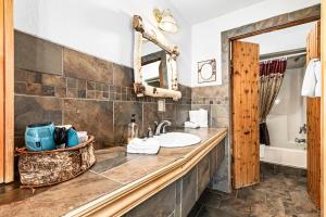 The Inn On Gitche Gumee - The Wolves Den