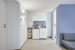 Tra i vicoli di Chiaia, Cariati Blue e Maradona