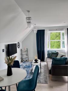 Castle-View Apartment & Free Parking on Site