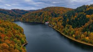 Lakeside Cottage by Bystrzyckie Lake & Dam