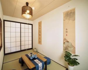 君子屋森Hotel l Walk to Osaka Castle l Near Umeda & Shinsaibashi l 2 baths 3 toilets 4 Bedrooms l Direct Airport Access