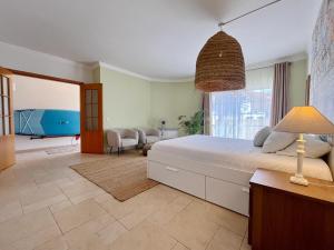 V4 moderno com Piscina - Burgau