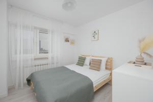 Smocza Bright & Cozy Apartment by Solarento