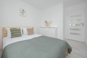 Smocza Bright & Cozy Apartment by Solarento