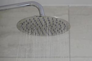 Comfortable 3-Bed Home - Driveway Parking