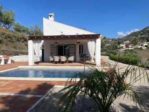 Casa Calmante - Stunning 3-bedroom Villa with Private Pool