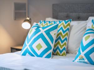 West End by Central Serviced Apartments - Cosy 1 Bedroom Flat - Fully Equipped - Perfect for Student or Professionals - WiFi - Parking - Modern - Smart TVs inRooms - Bus Route to Ninewells Hospital and City Centre