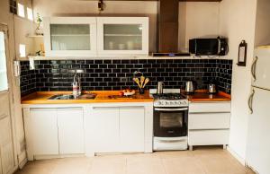 Casa tipo Estudio de concepto abierto, Centrica, Parrilla, Cochera Privada y Portón Eléctrico