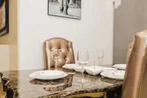 Triple EEE - Experience Exquisite Elegance