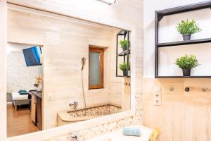 Stylish apartment with shared rooftop terrace jacuzzi MK2