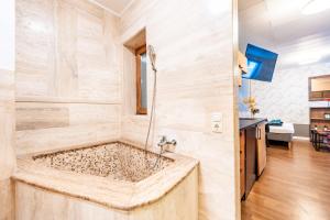 Stylish apartment with shared rooftop terrace jacuzzi MK2