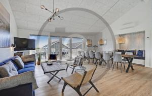 6 Bedroom Awesome Home In Glesborg