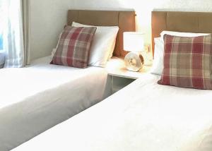 Paradise Lakeside Lodges