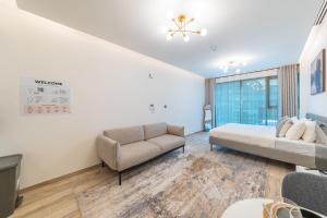 Modern studio - Burj & canal view