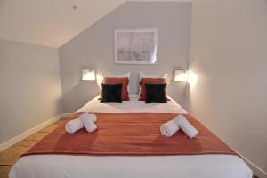 Le Logis Saint-Ursin by PRIMO C0NCIERGERIE