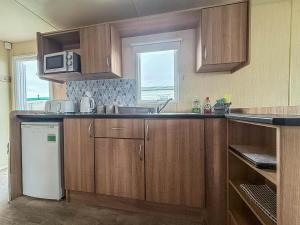 Cosy 8 Berth Caravan At Ty Mawr Holiday Park, North Wales Ref 86008D