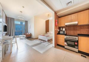 Luxurious apartment with Burj Khalifa & Canal Views