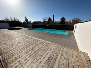 Studio cosy avec terrasse, piscine et restaurant