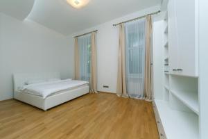 LUX near Maidan, Khreschutyk 3BR