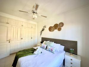 Verano Eterno Balcon del Mar by Deihu Experiences