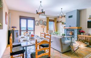 Amazing Home In Villanueva Del Rey