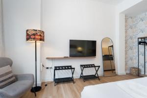Brand New Design Studio - Alameda Square