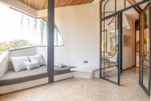 Modern 1-BR Loft with Art Deco Vibe Shared Pool