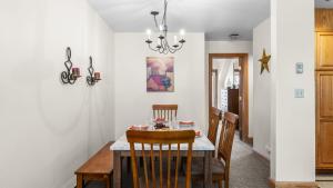 Cimarron Lodge 7 by AvantStay Ski-InSki-Out Property in Complex w Two Hot Tubs