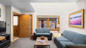 Cimarron Lodge 7 by AvantStay Ski-InSki-Out Property in Complex w Two Hot Tubs