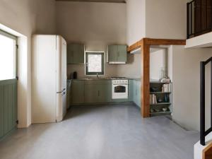 Avramio nomad working and relaxing paradise