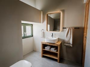 Avramio nomad working and relaxing paradise