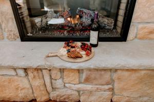 Cozy Secluded Cabin with Games and Hot-tub in Sarahsville, Ohio