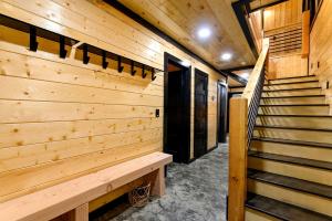 Spacious Modern Cabin with Basketball Court and Sauna in Broken Bow, Oklahoma