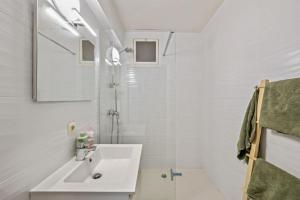 Cozy studio with breathtaking sea view T150