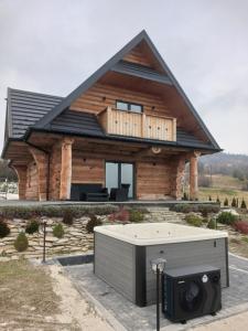 Domek w górach z balią jacuzzi Asina Chata Zawoja