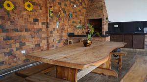 Large country house with pool and large kitchen