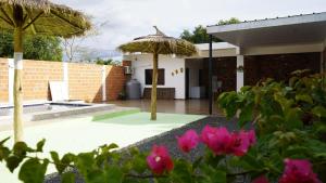 Large country house with pool and large kitchen